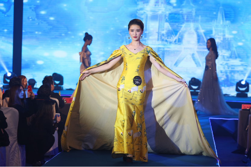 2017环球旅游小姐中国总决赛方芳夺冠