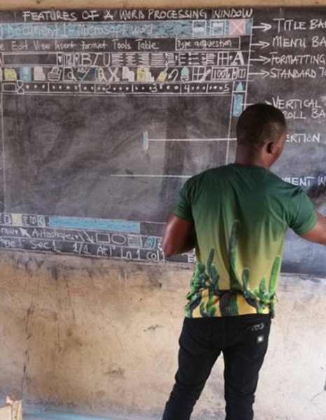 不可思议！ 加纳一老师用板书教授学生IT技能