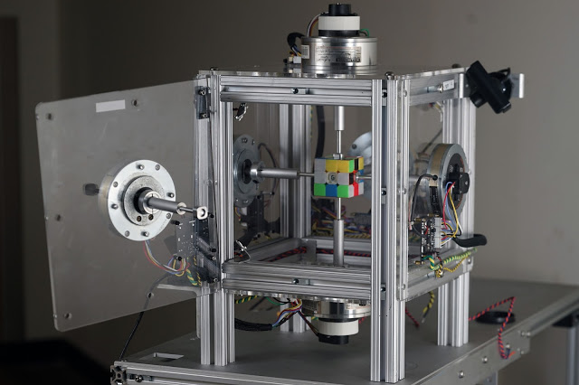 MIT学生研发解魔方机器人 仅需0.38秒