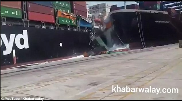 巴基斯坦港口两艘货轮碰撞 21个集装箱纷纷坠海