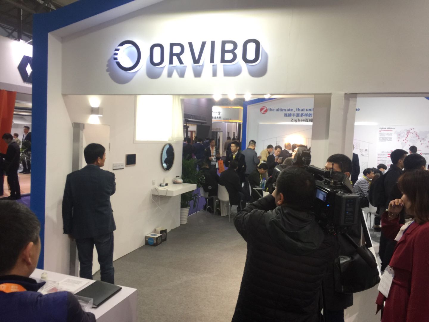 RVIBO遭媒体聚焦,智能门锁T1轰动R+T Asia 2018