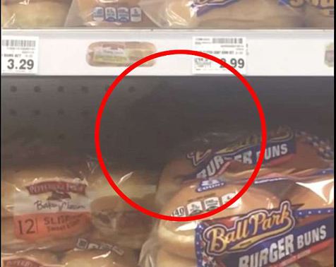美超市食品货架藏匿老鼠 店员并无惊讶