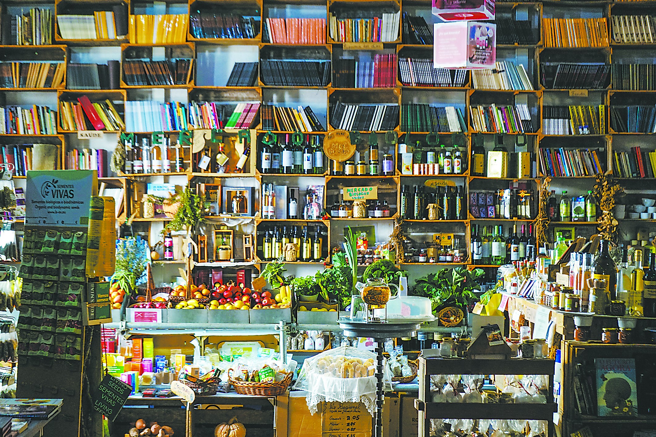 在葡萄牙小镇逛菜市场书店