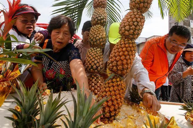 台湾凤梨价格崩塌 资深水果贸易商:大陆人不买