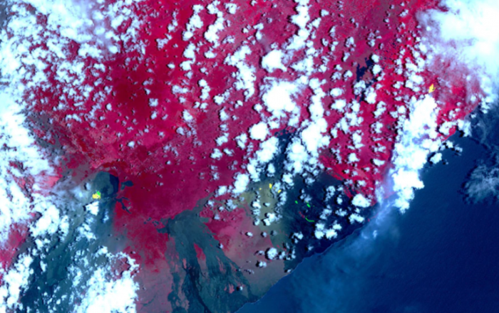 NASA从太空中监测夏威夷基拉韦厄火山熔岩情况