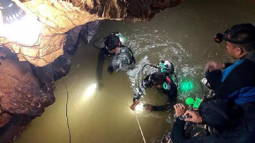 泰国少年足球队洞穴失踪十天,一场中国参与的