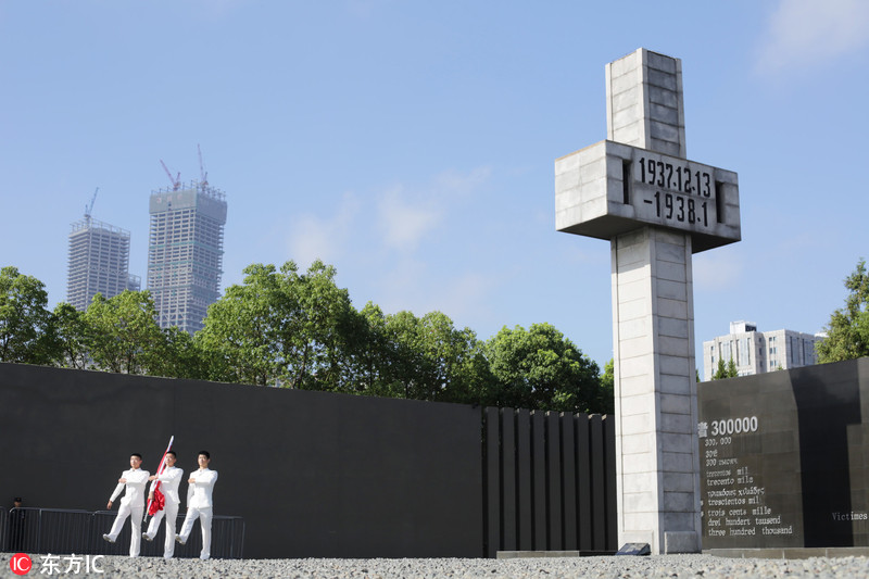 2018年8月15日，江苏南京。南京各界人士及日本友人，在侵华日军南京大屠杀遇难同胞纪念馆和平广场举行和平集会，纪念抗日战争胜利73周年。