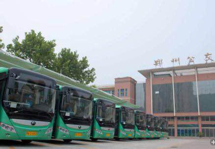 郑州快速公交开启“开学季模式” 保障学生乘车需求