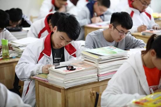 北京高中明年用新教材 古诗文背诵篇目增至72