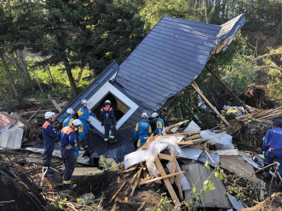 台风地震连击日本 北海道民宅遭埋机场关