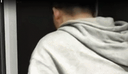 男孩酒后到窗口呕吐坠亡 父母起诉朋友及物业