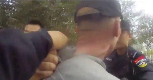 惯偷医院女更衣室行窃逃跑 一对特警夫妻追了出去