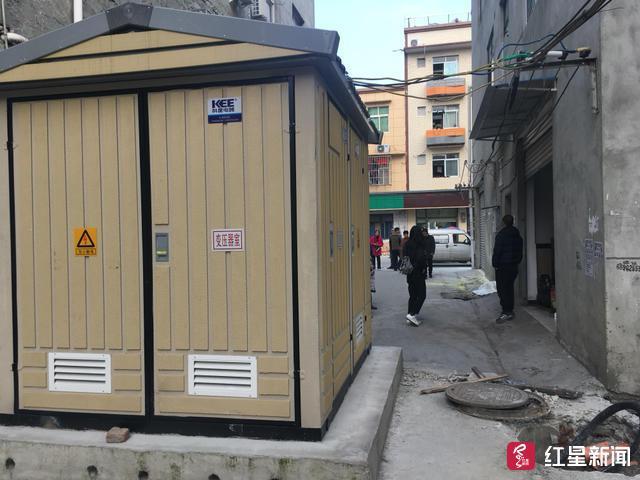 9辆汽车凌晨被点燃 邻居起床灭火:附近就是变电站