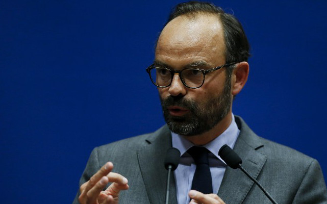 法国总理承认处理黄背心事件时犯错:没听人民