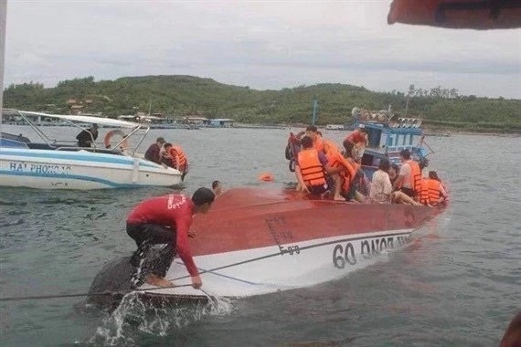 越南媒体:芽庄游船翻船事故已致2死,4岁中国男