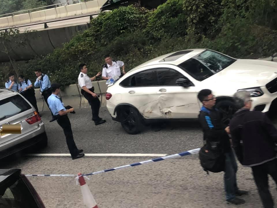 香港公路惊现多人持刀砍人，《古惑仔》成真？