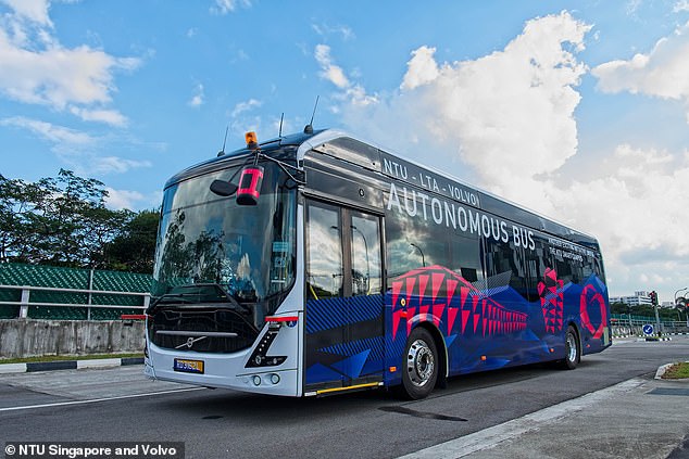 沃尔沃将在新加坡测试全尺寸无人驾驶电动巴士