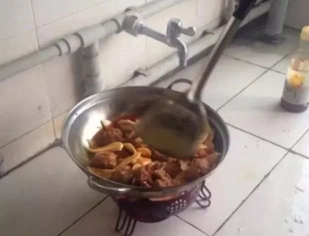 又见官微接力：宿舍炒菜包饺子 他们被消防蜀黍盯上了…