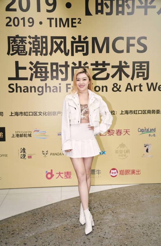 美兰迪特邀出席上海时尚艺术周，气质高雅靓丽全场瞩目焦点