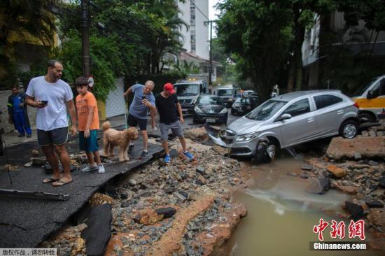 巴西里约热内卢暴雨成灾 已致至少10人死亡