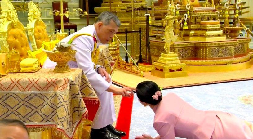 泰国王第四次结婚，演绎现实版《保镖》