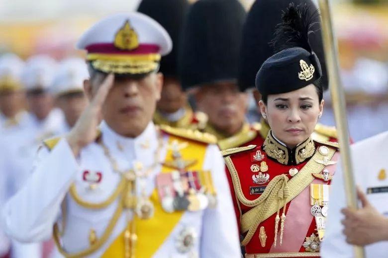 泰国王第四次结婚，演绎现实版《保镖》