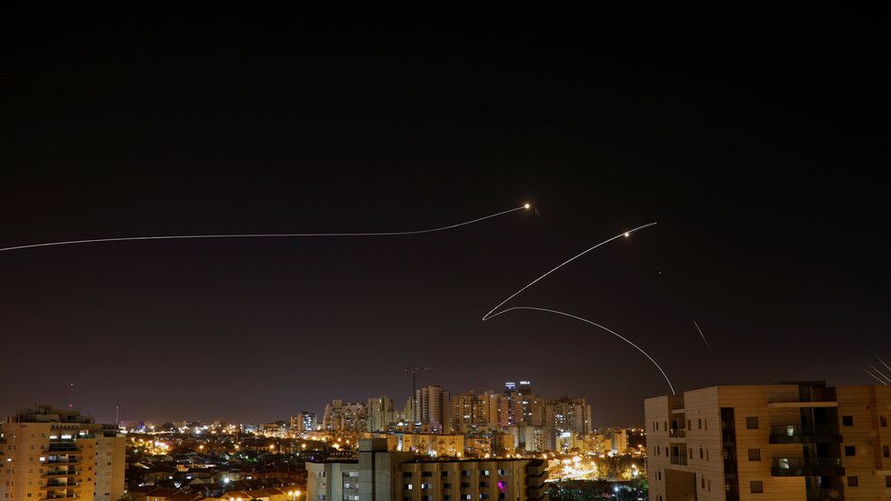 战火升级！250枚火箭弹从加沙飞向以色列，后者报复性空袭超100个目