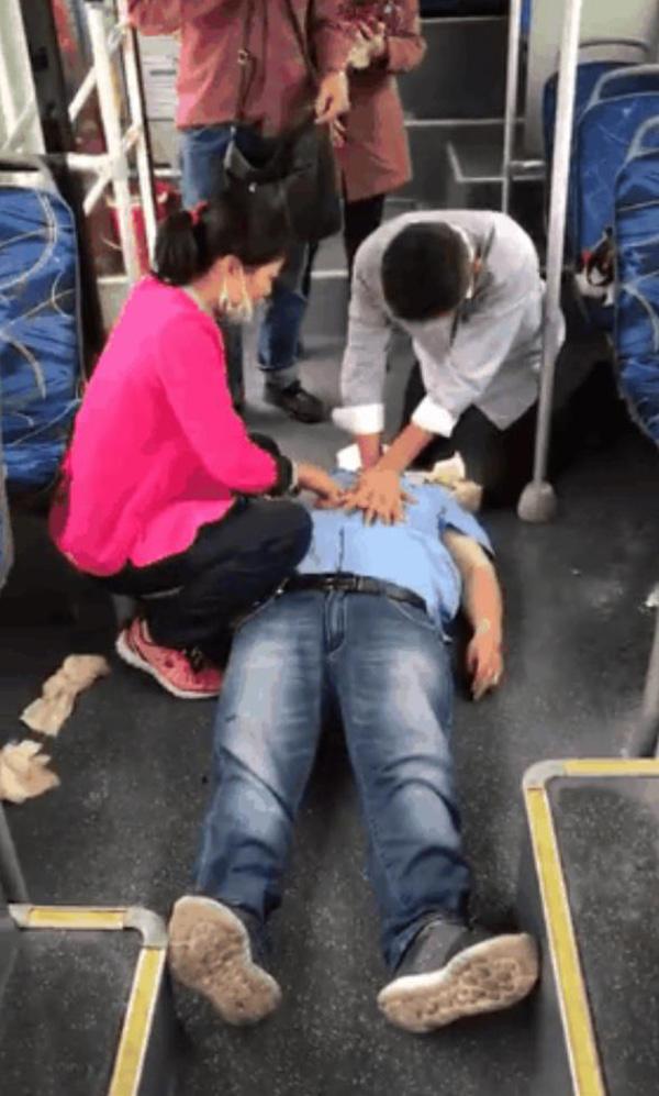 别车引发争吵 汕头一公车司机被“气死” 官方通报来了