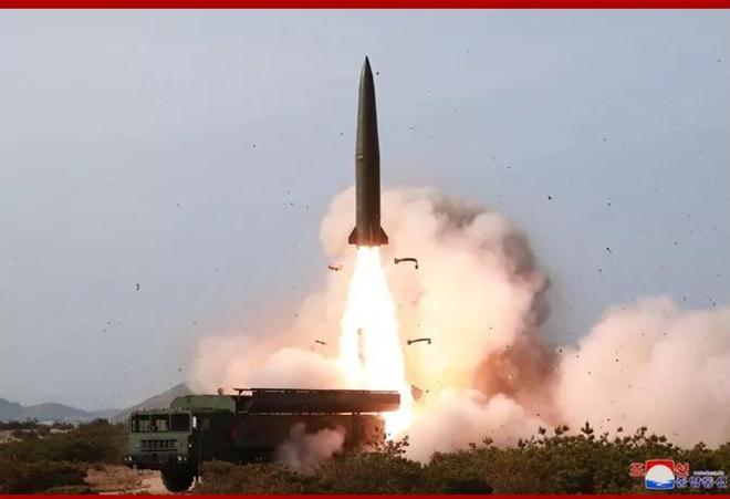 “百万里挑一的照片”！美媒兴奋公布朝鲜导弹试射尾烟轨迹图