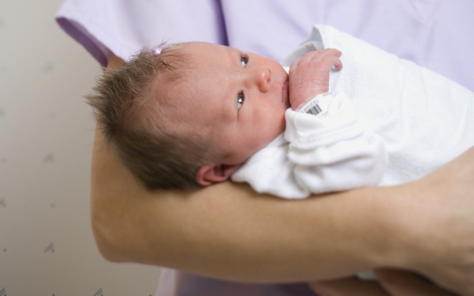 英国政府将拨款为孕妇提供指定助产士指导