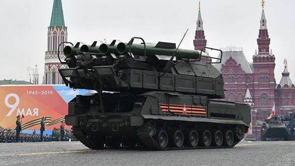 莫斯科举行红场阅兵 多款新型坦克战车亮相（图）
