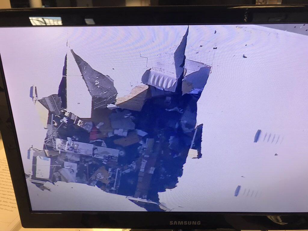 突发！美军一架F16战机在加州坠毁，冲进基地建筑物