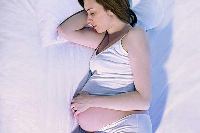侧卧比仰卧睡眠更安全 孕期女性的最佳睡姿有答案了