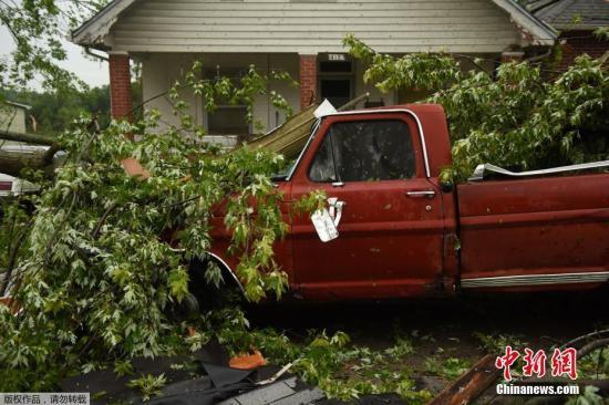 美国俄亥俄州遭龙卷风侵袭 约500万人无电可用