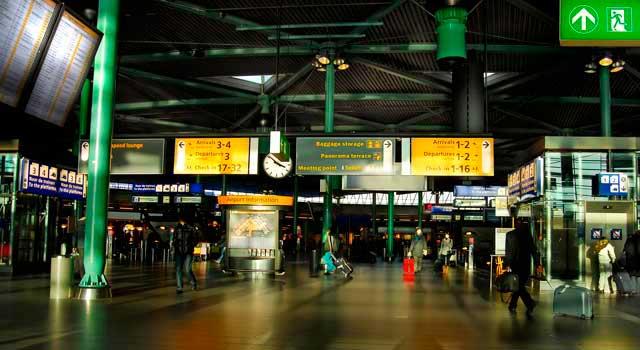 荷兰一机场取消180趟航班 因加油系统出现故障