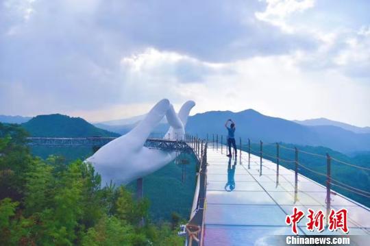 中国最大的佛手造型雕塑在福建建成 倡导孝道文化