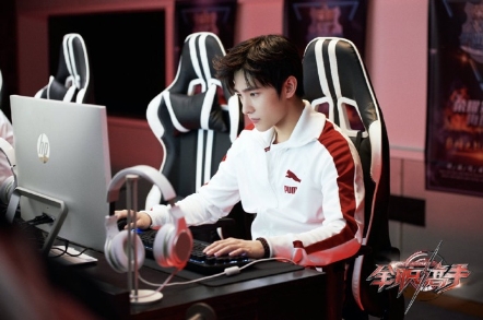 《热门变态传奇1.80私服》荣耀挑战赛激战正酣 兴欣战队面临解散