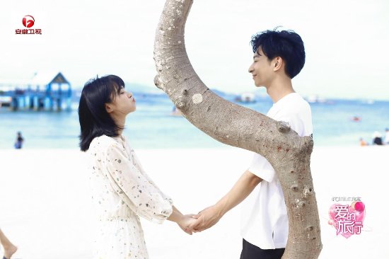 《爱的旅行》三对夫妻“金婚”忆往昔 李茂弦子相见秒泪奔