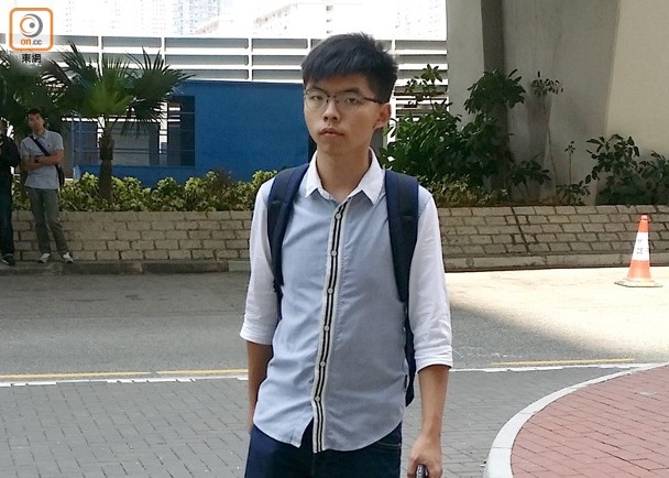 快讯：涉嫌违反保释条件，黄之锋在香港机场被拘捕