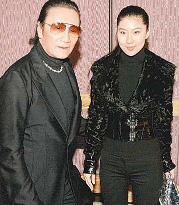 75岁谢贤谈"忘年恋":拍拖已8年不打算结婚(图)