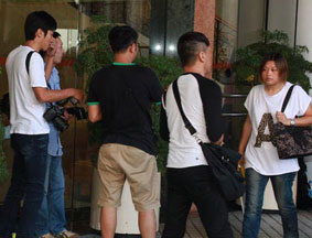 刘德华喜得千金 大批媒体医院蹲守