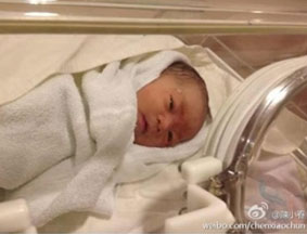 陈小春曝疑似华仔爱女照片