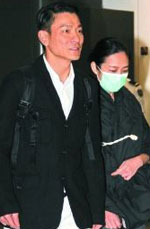 华仔夫妇恩爱羡煞旁人