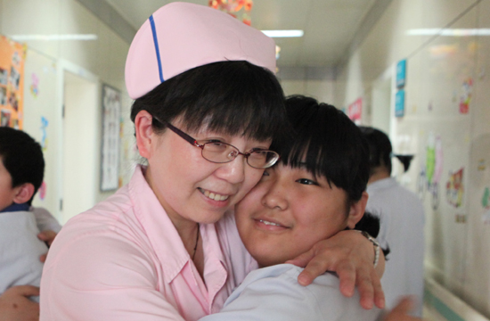 实拍精神病院护士工作现场