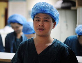 探访重庆医院里的男护士