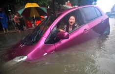 南昌暴雨城区变“海”