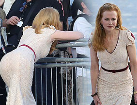 妮可•基德曼现身戛纳爬栏杆秀翘臀