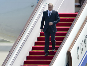 俄总统普京抵京