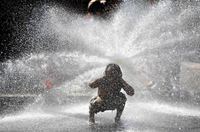 酷暑难挡:众生百态战高温