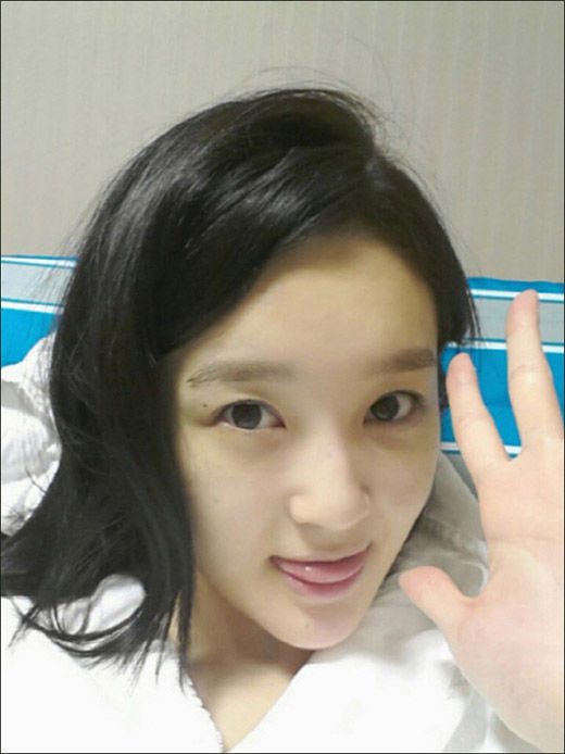 姜敏京晒自拍吐舌卖萌照 新剧因尺度大遭批